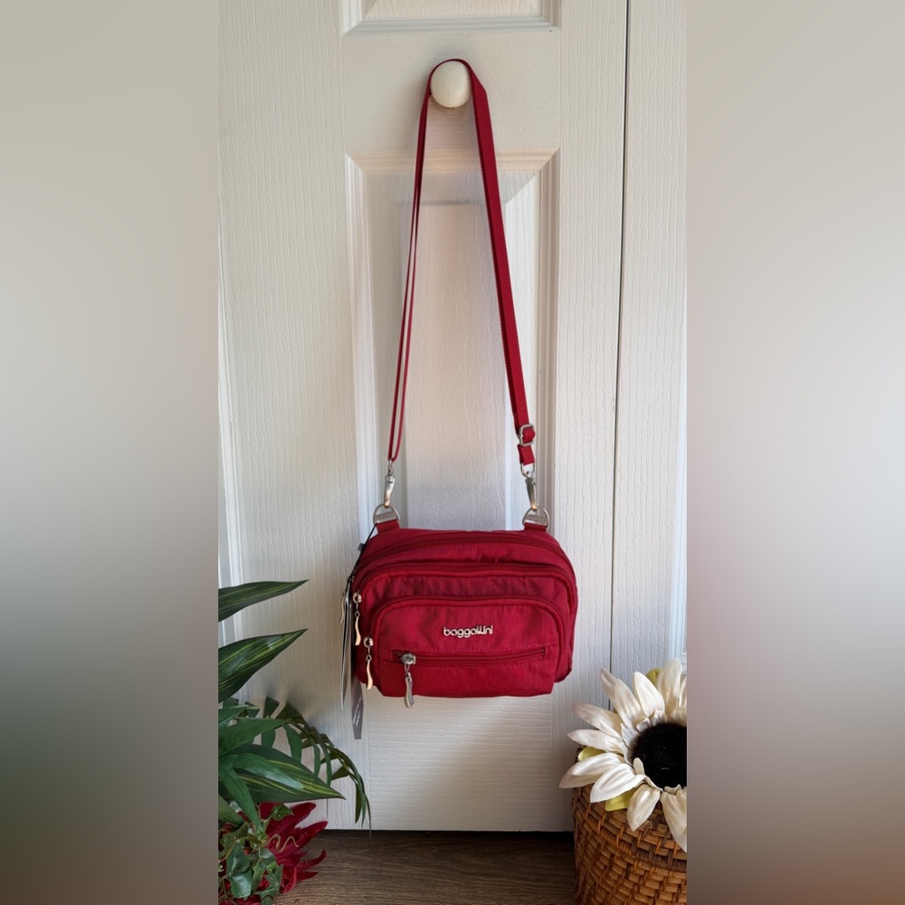 Baggallini Apple Red Triple Zip Bagg Convertible Crossbody - Water Resistant - Picture 8 of 9